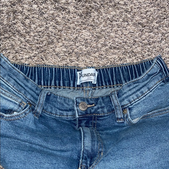 Women’s No Boundaries Elastic Waist Baggy Denim Jeans NWOT - Picture 2 of 5